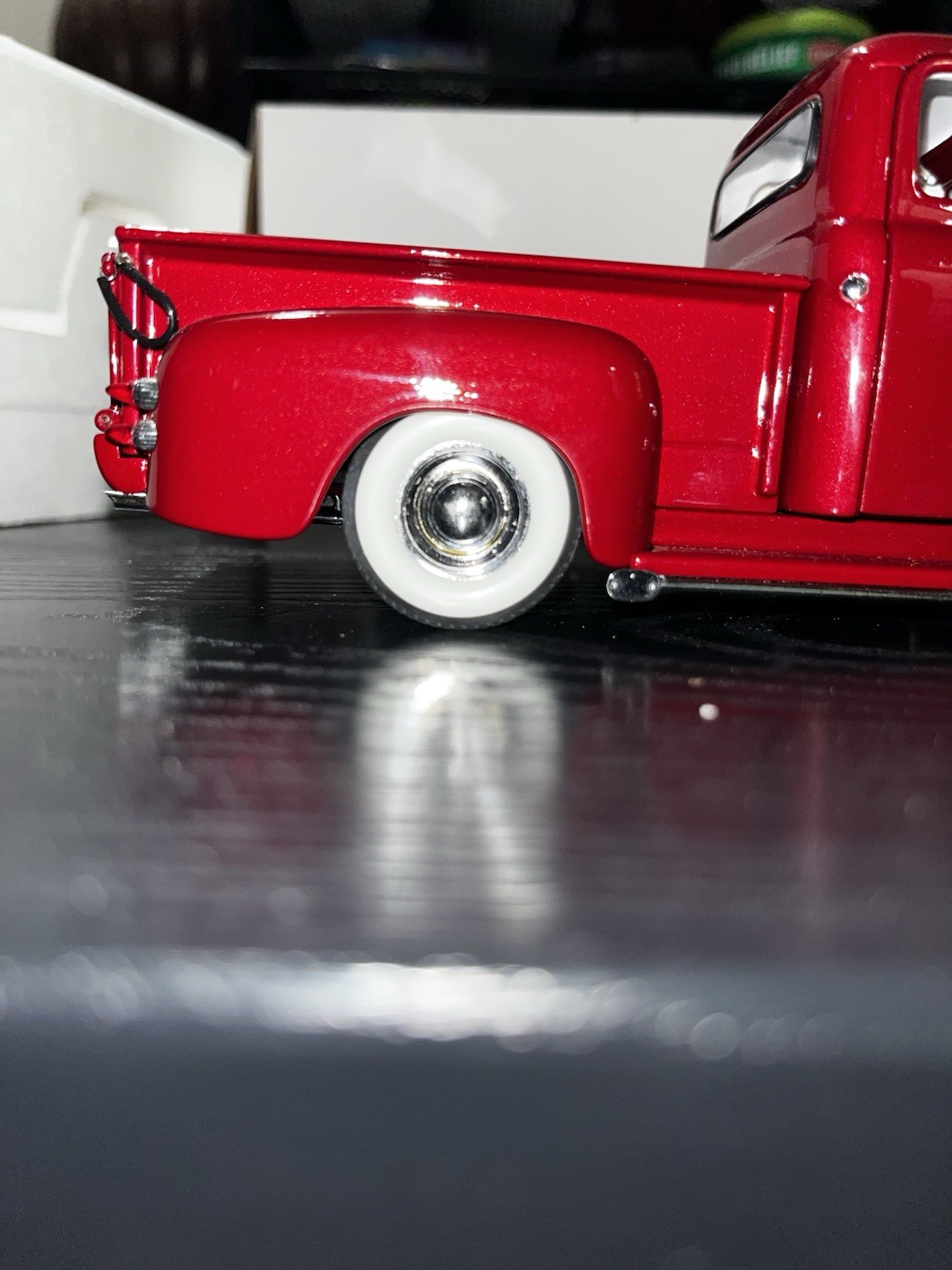 1951 FORD F-150 CUSTOM PICKUP DANBURY MINT CANDY APPLE RED 1:24 DIECAST MODEL