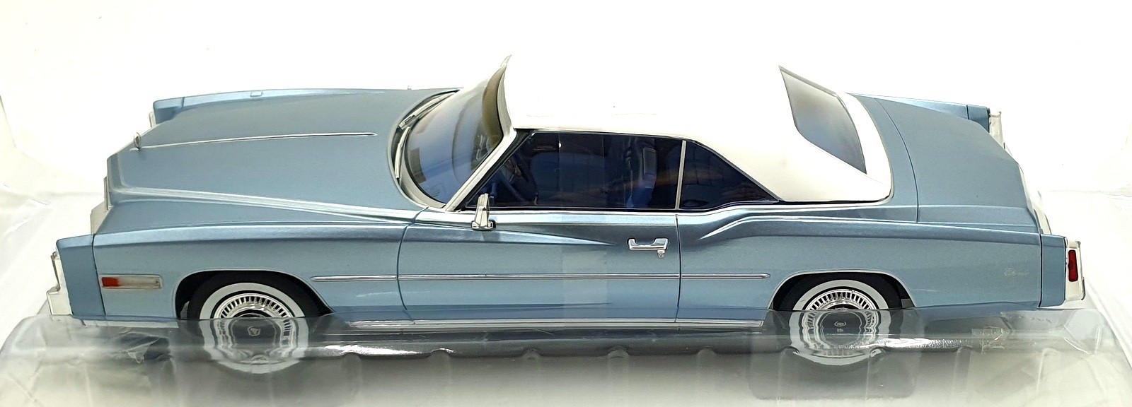 MCG 1/18 Scale Diecast MCG18472 – Cadillac Eldorado Convertible – Met. Lt. Blue