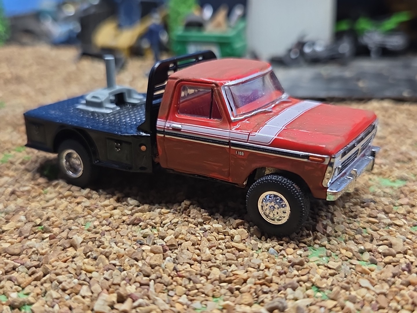 Custom Made 1974 Ford F-150 RANGER XLT 4×4 Greenlight Flat Bed Truck Ertl Farm