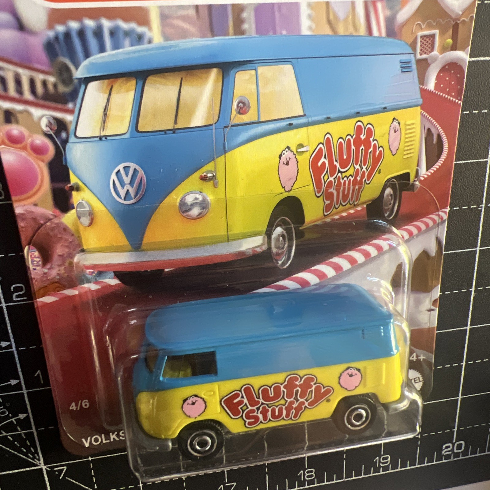 MATCHBOX 2024 FLUFFY STUFF 4/6 – VOLKSWAGEN DELIVERY VAN BLUE AND YELLOW