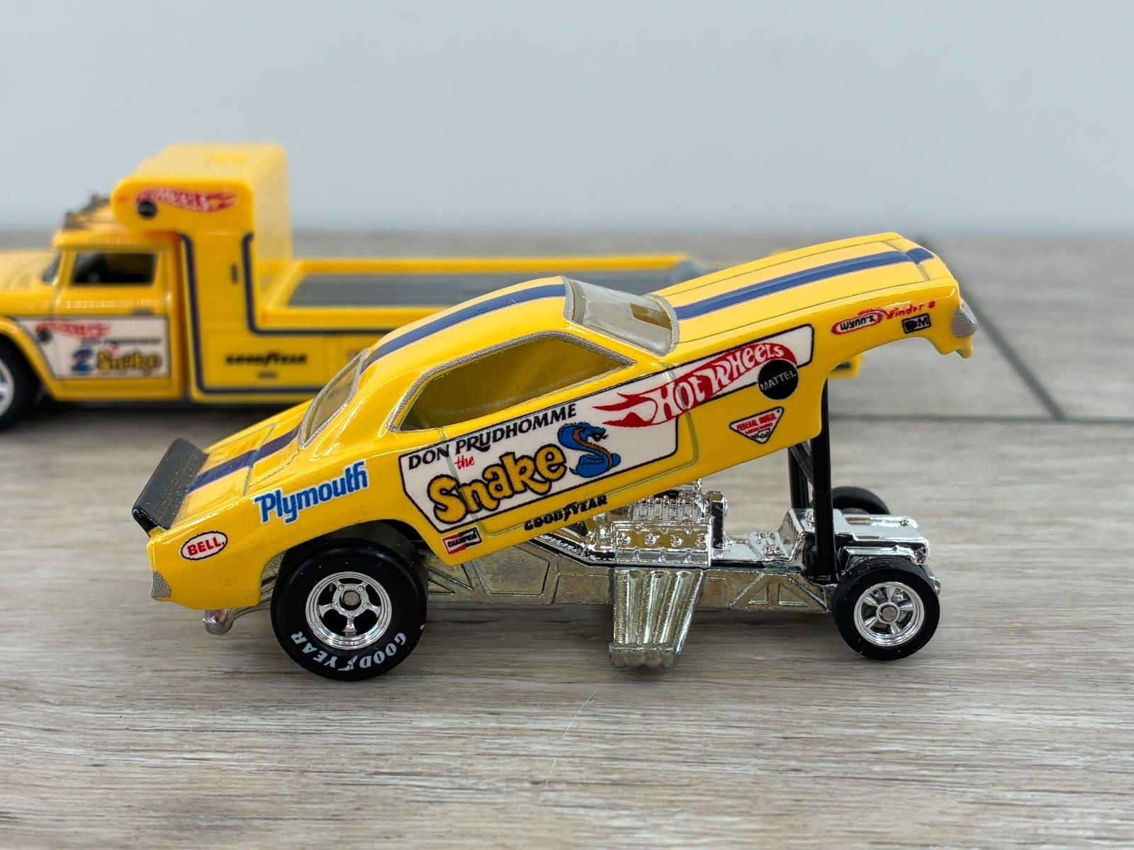 Hot Wheels 1972 Plymouth Barracuda Don Prudhomme Funny Car Retro Rig Truck 2017
