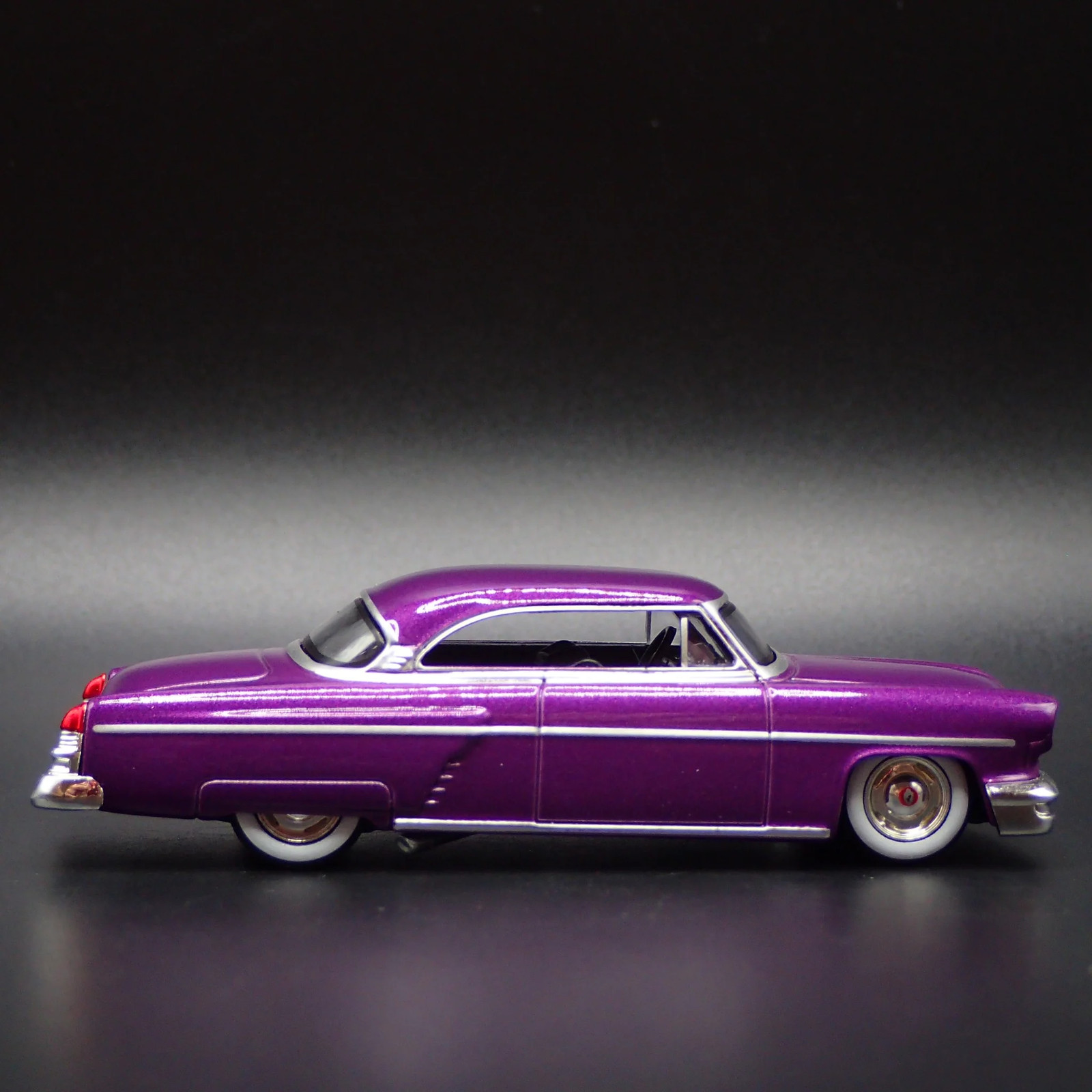 1954 54 LINCOLN CAPRI RARE 1:64 SCALE COLLECTIBLE DIORAMA DIECAST MODEL CAR