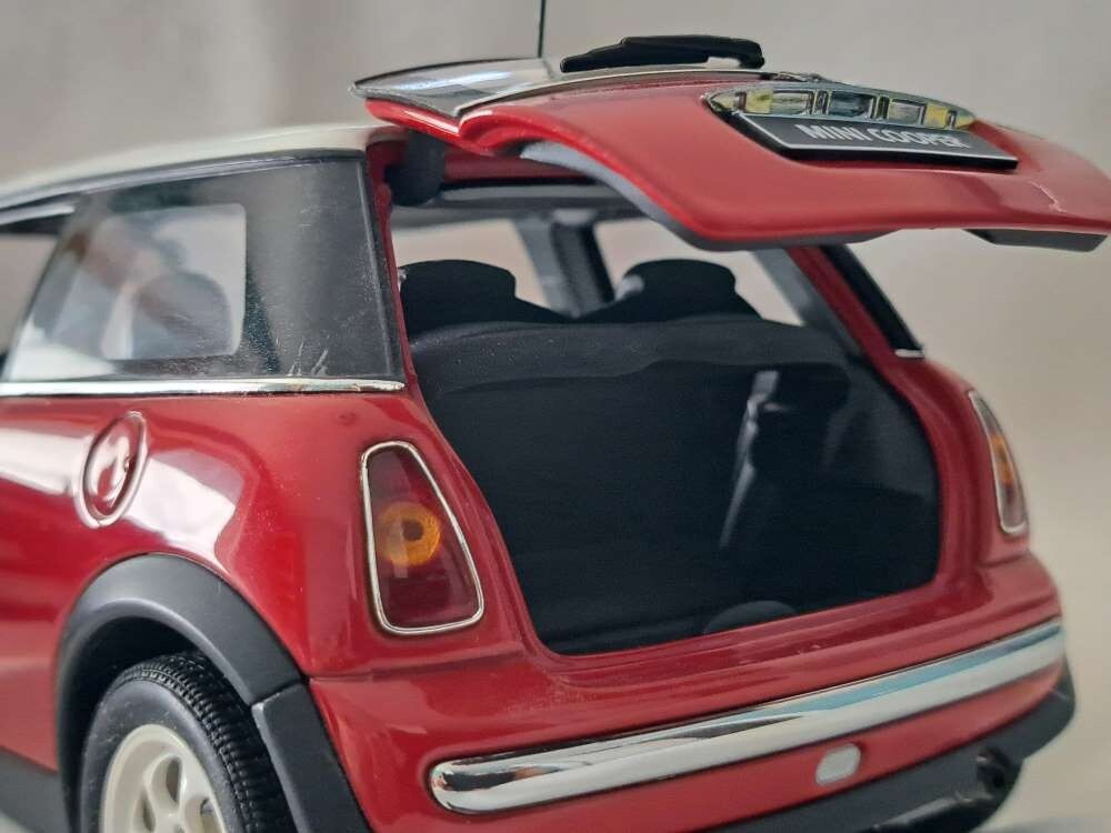 Rare 2001 Millenium Mini Cooper – 1:18 – AUTOart