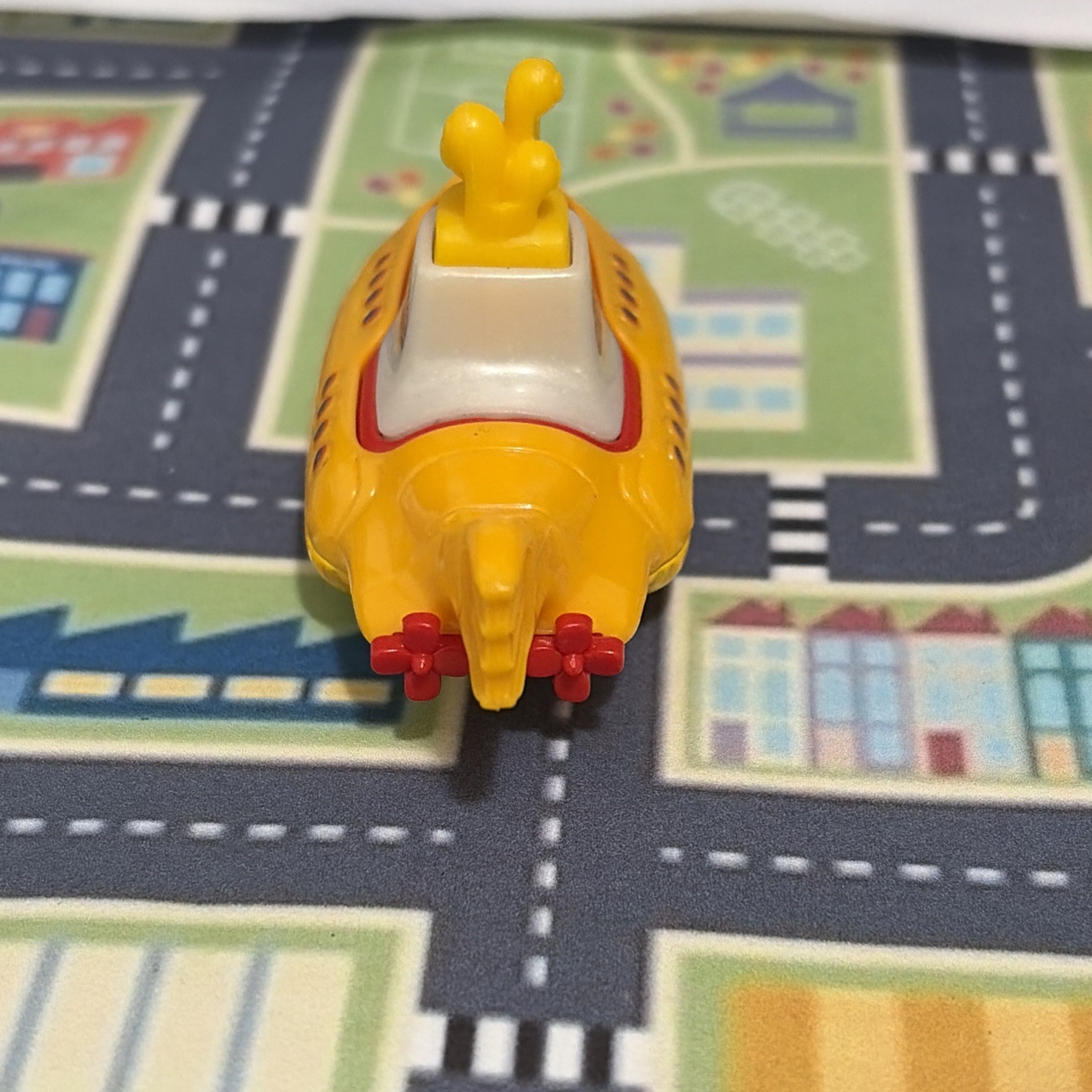 Hot Wheels Beatles Yellow Submarine Die-Cast Car 2015 Mattel #DHJ33 EUC