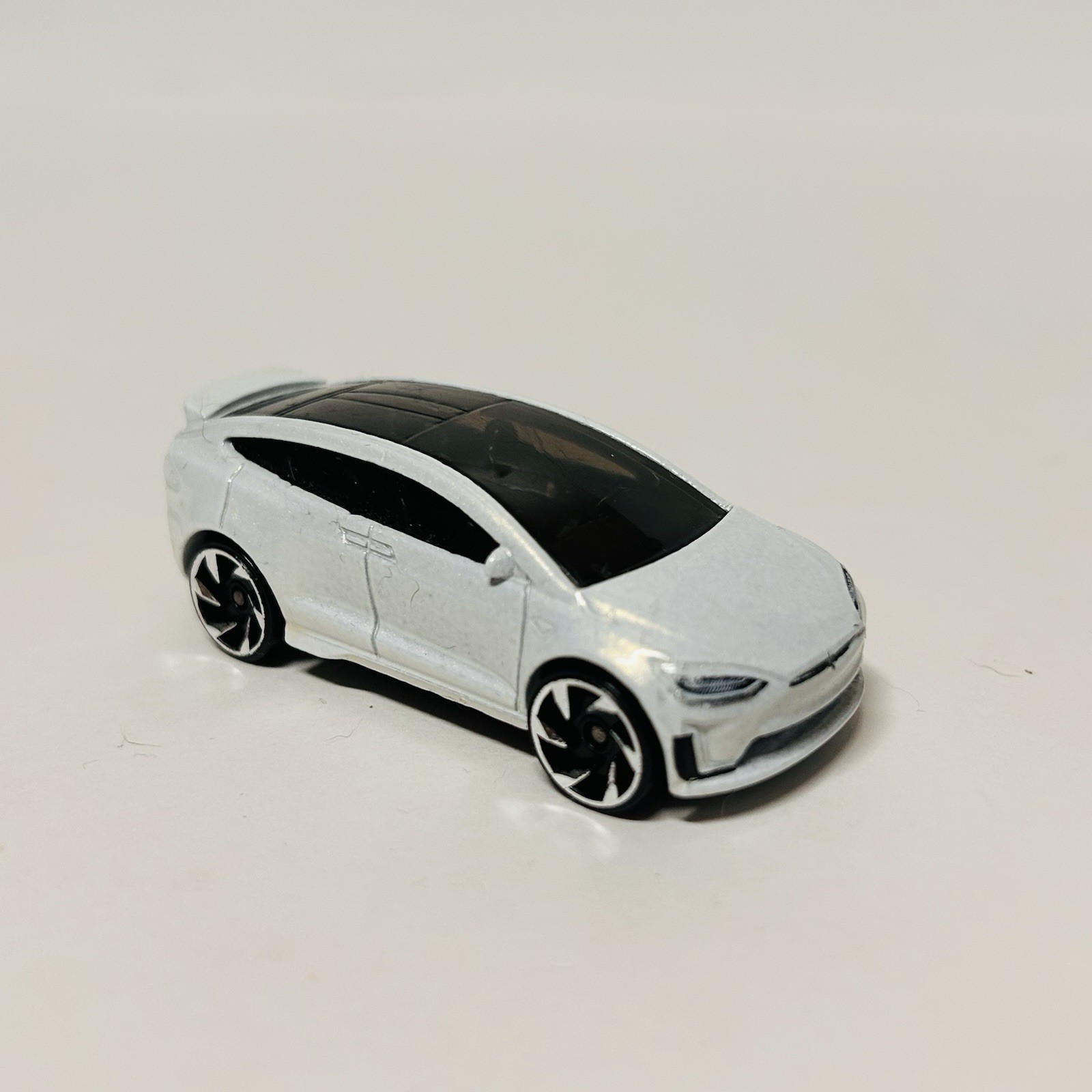 2016 Hot Wheels TESLA MODEL X White 1/64 Loose