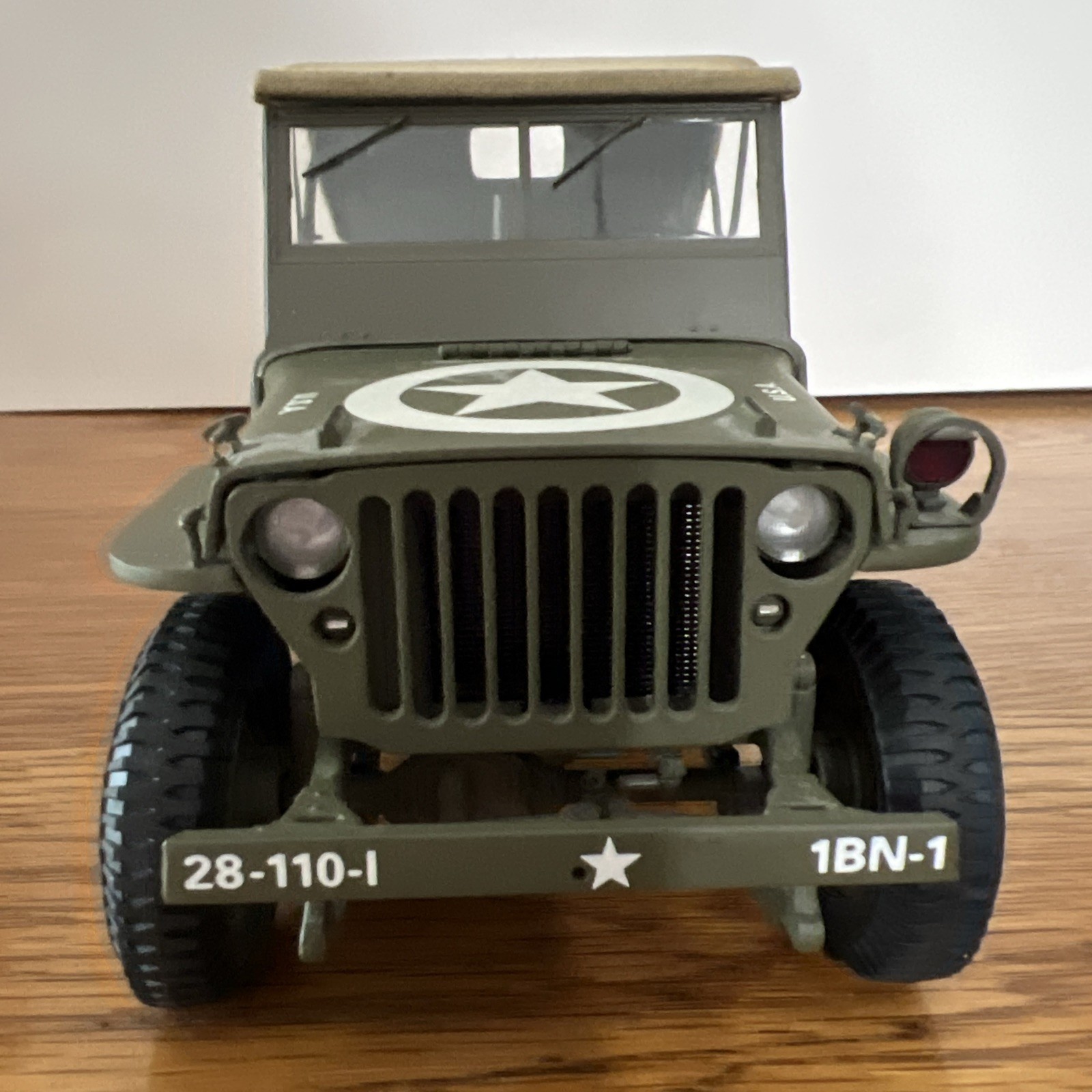 Danbury Mint 1940’s WWII Willy’s MB Scout Army Jeep with Linen Covered Top 1:16