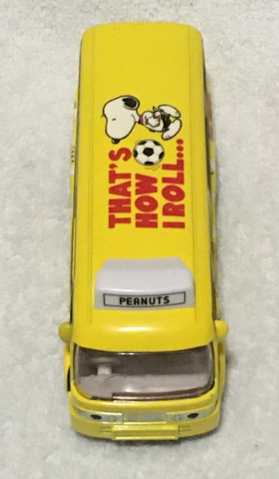 Peanuts Snoopy’s “That’s How I Roll” Diecast 5.5″ Bus Yellow Side Door Opens