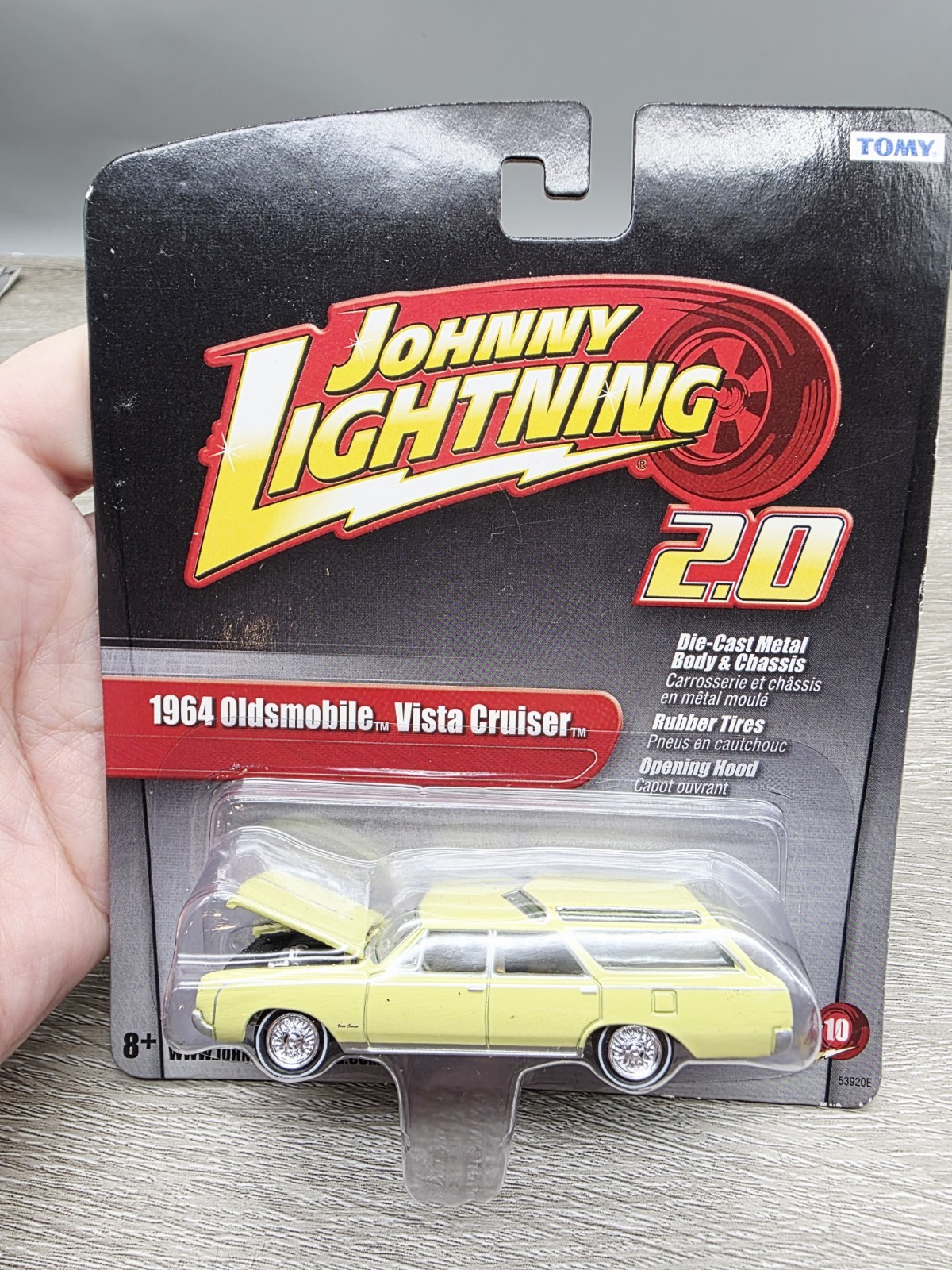 Johnny Lightning 2.0 1964 Oldsmobile Vista Cruiser w/ Rubber Tires