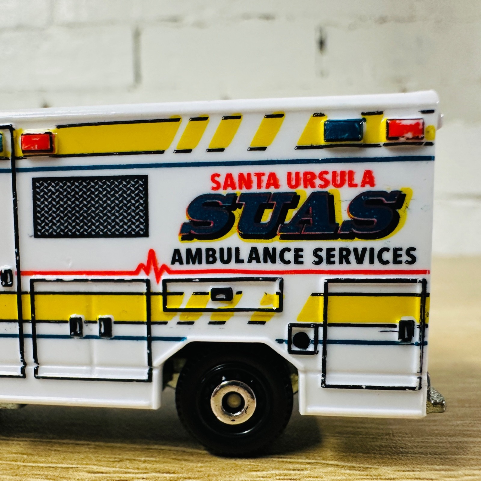 Ford E350 Ambulance White Yellow SUAS Santa Ursula MB944 2015 Heroic Rescue