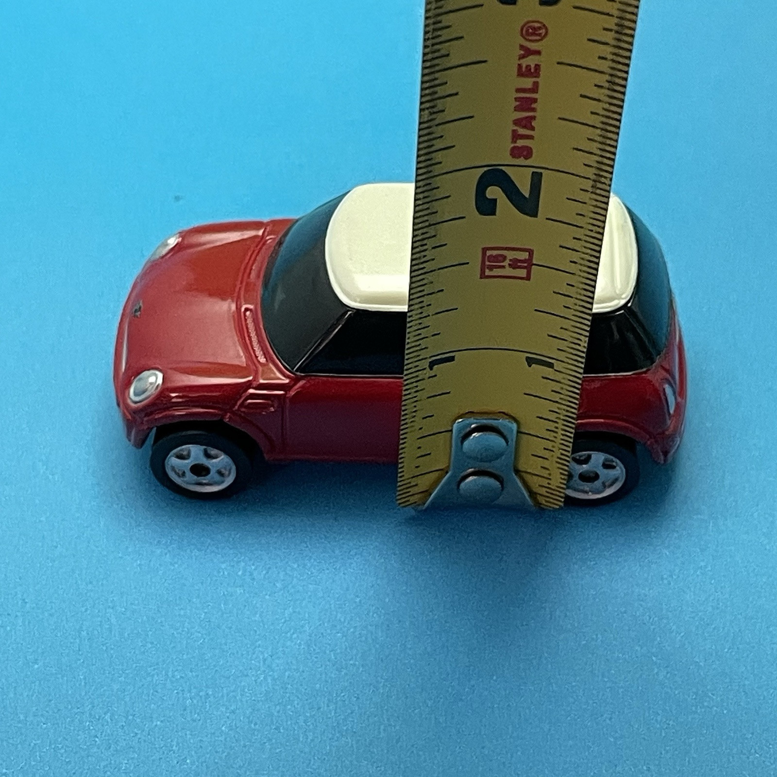 2001 Maisto Mini Cooper Metallic Red Diecast Car with White Top detailed Loose