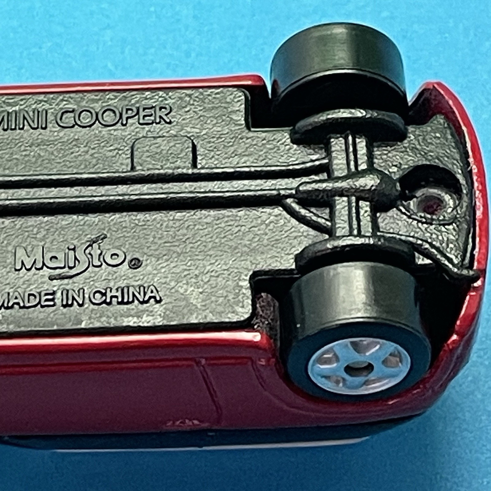 2001 Maisto Mini Cooper Metallic Red Diecast Car with White Top detailed Loose