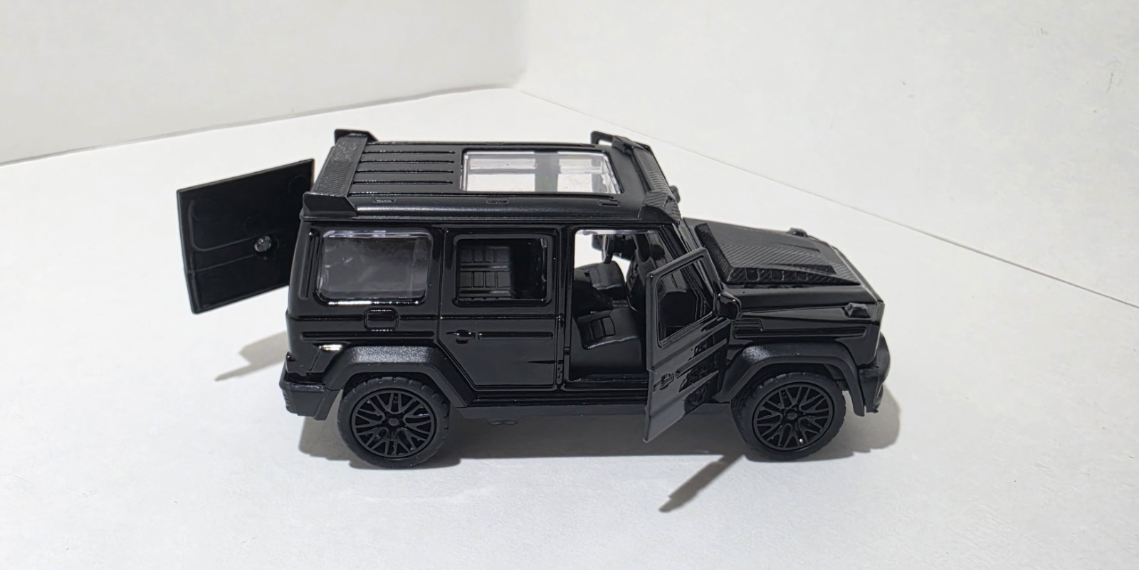 Mercedes-Benz G-Class Black Diecast SUV Model Car Opening Doors 1:36 Scale