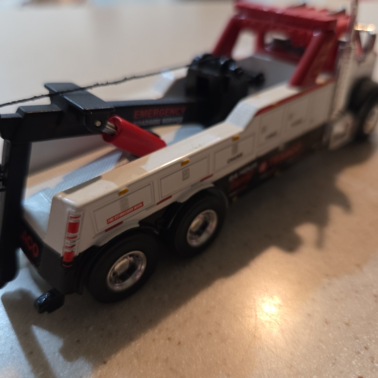 SpecCast 1:64 Scale Texaco Peterbilt 385 Wrecker Tow Truck.