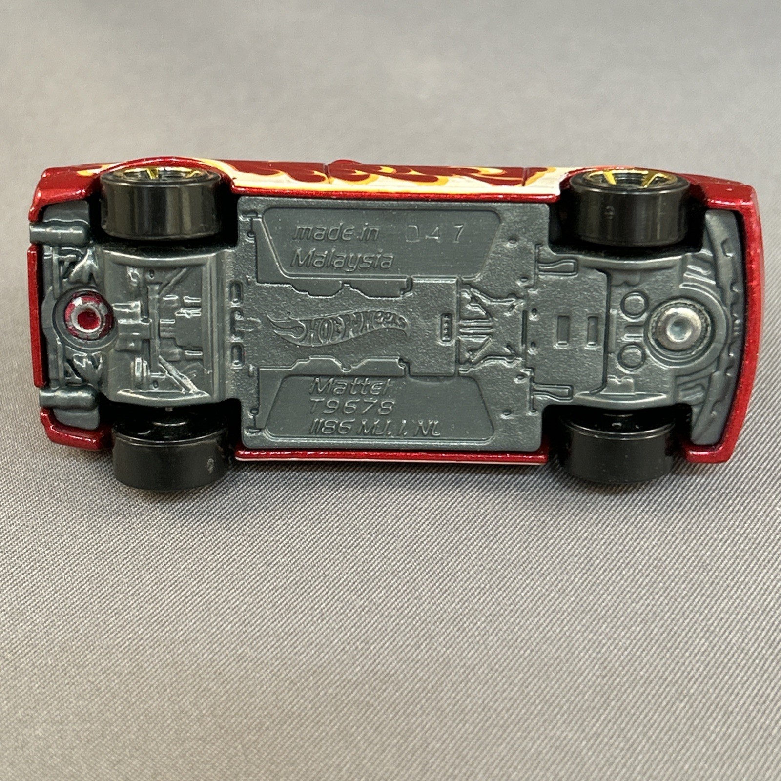 2012 Hot Wheels Heat Fleet – Volkswagen Brasilia – Red w/ Flames