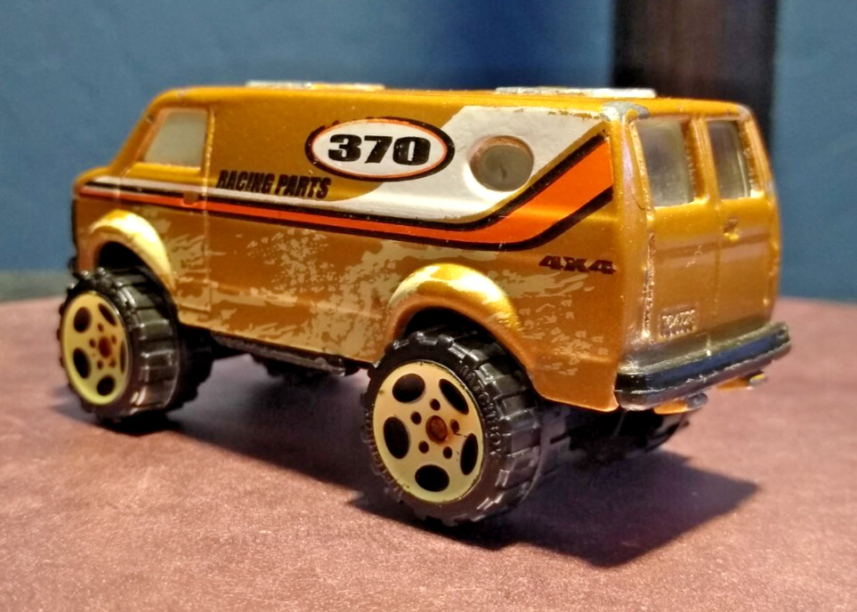 Matchbox 4X4 Chevy Van 2006 Off Road 5 Pack 370 Racing 1:74 Bronze Loose Used