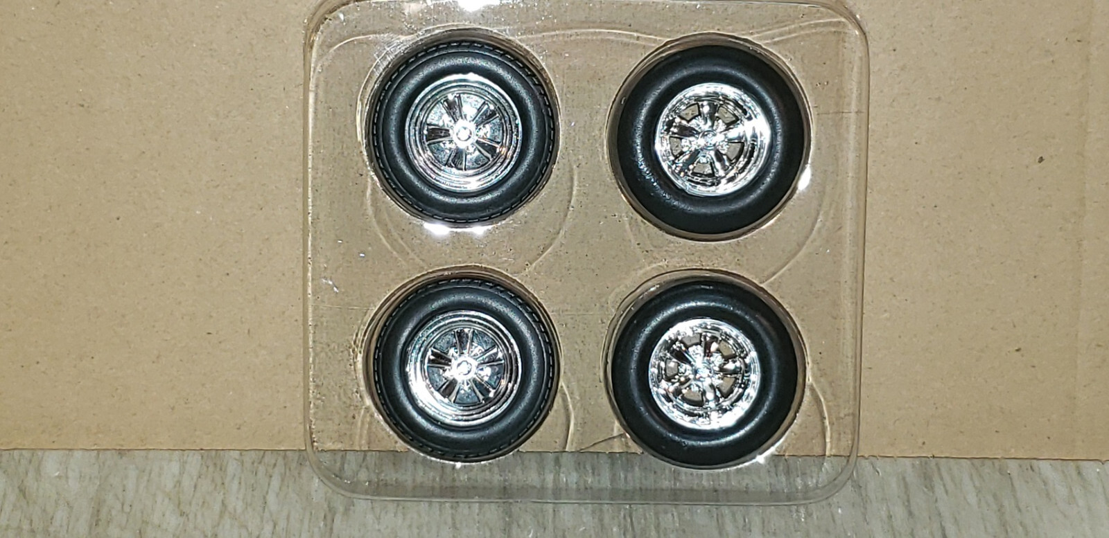 GMP 1:18 WHEEL & TIRE PACK – 18929 – FROM 18928(FORD FAIRLANE) – CRAGAR DRAG
