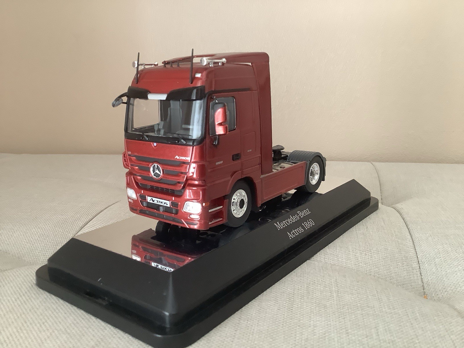 NZG Mercedes Actros Tractor Unit 1/50 Scale In Display Case.