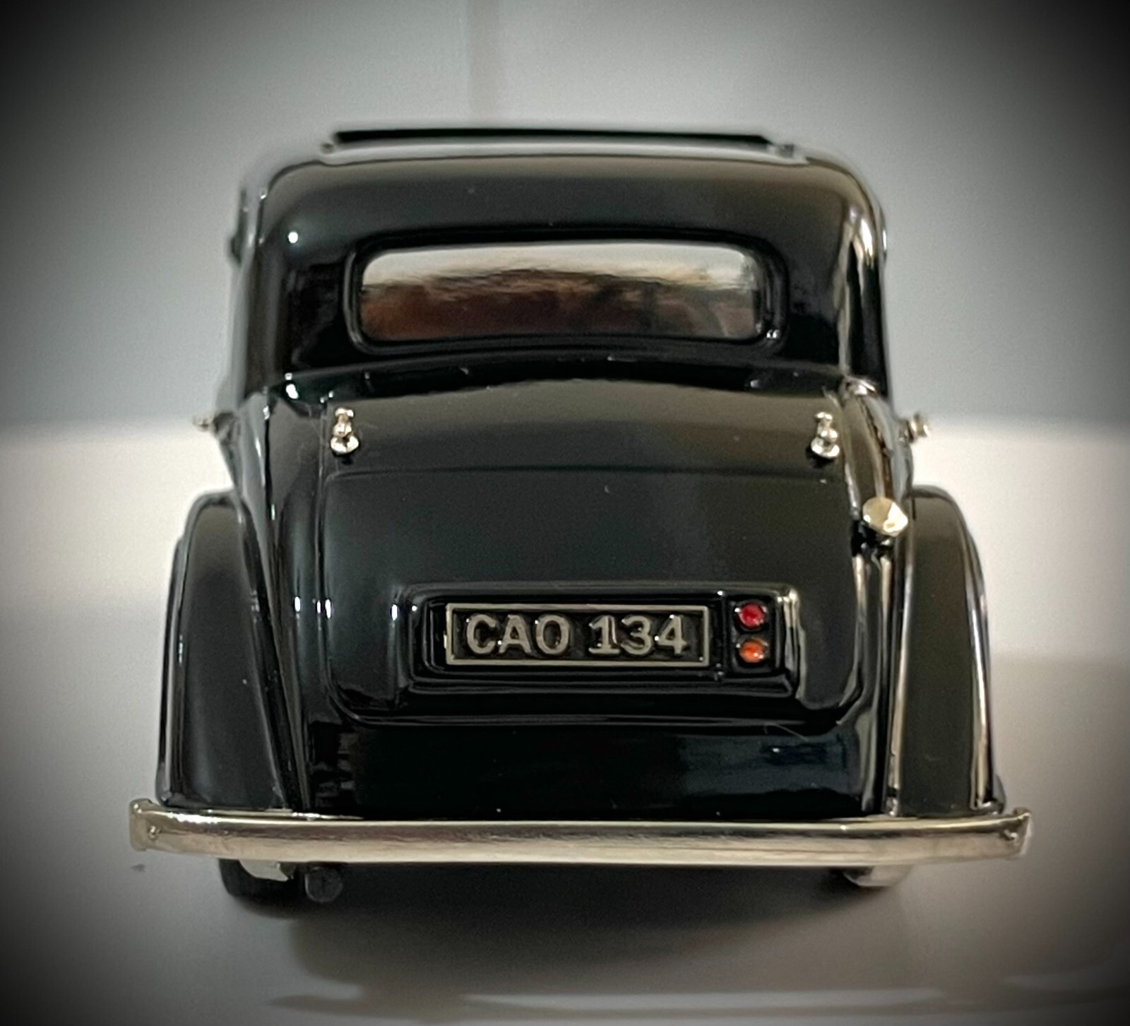 Lansdowne LDM 74a – 1937 Riley 12/4 Continental Touring Sedan (Black)