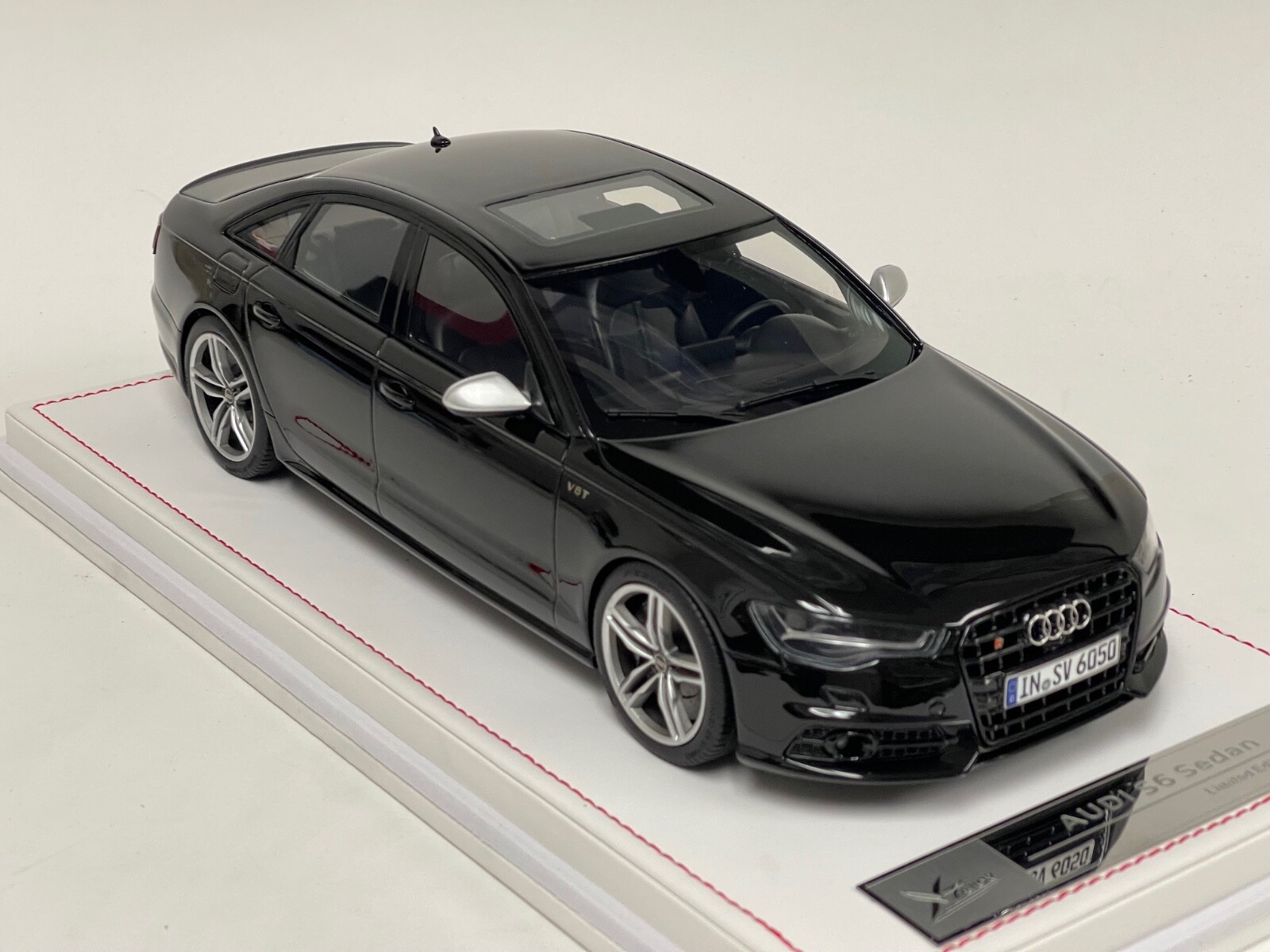 1/18 Ivy Models Audi S6 in Brilliant black on Leather Base limited to 39 pcs
