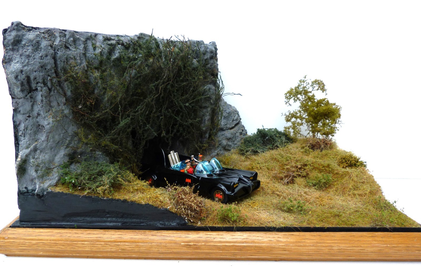 Batman Batcave Exit 1:43 diorama with Corgi Batmobile