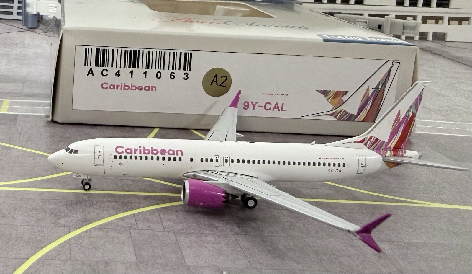 AeroClassics for Caribbean Airlines for Boeing 737 MAX 8 9Y-CAL 1:400 Model