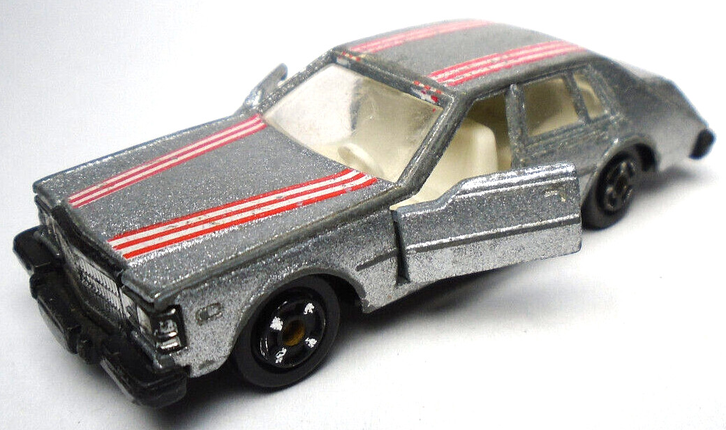 VINTAGE MADE IN HONG KONG CADILLAC SEVILLE SILVER 3″ DIECAST CAR OPENING DOORS