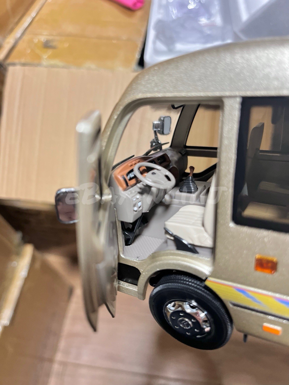1:24 Scale Golden Dragon Coaster Minibus Diecast Model Car
