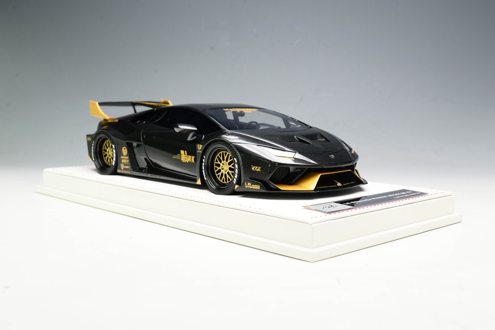 1/18 Ivy Models Lamborghini Huracan GT Liberty walk Black & Gold Leather 66 pcs