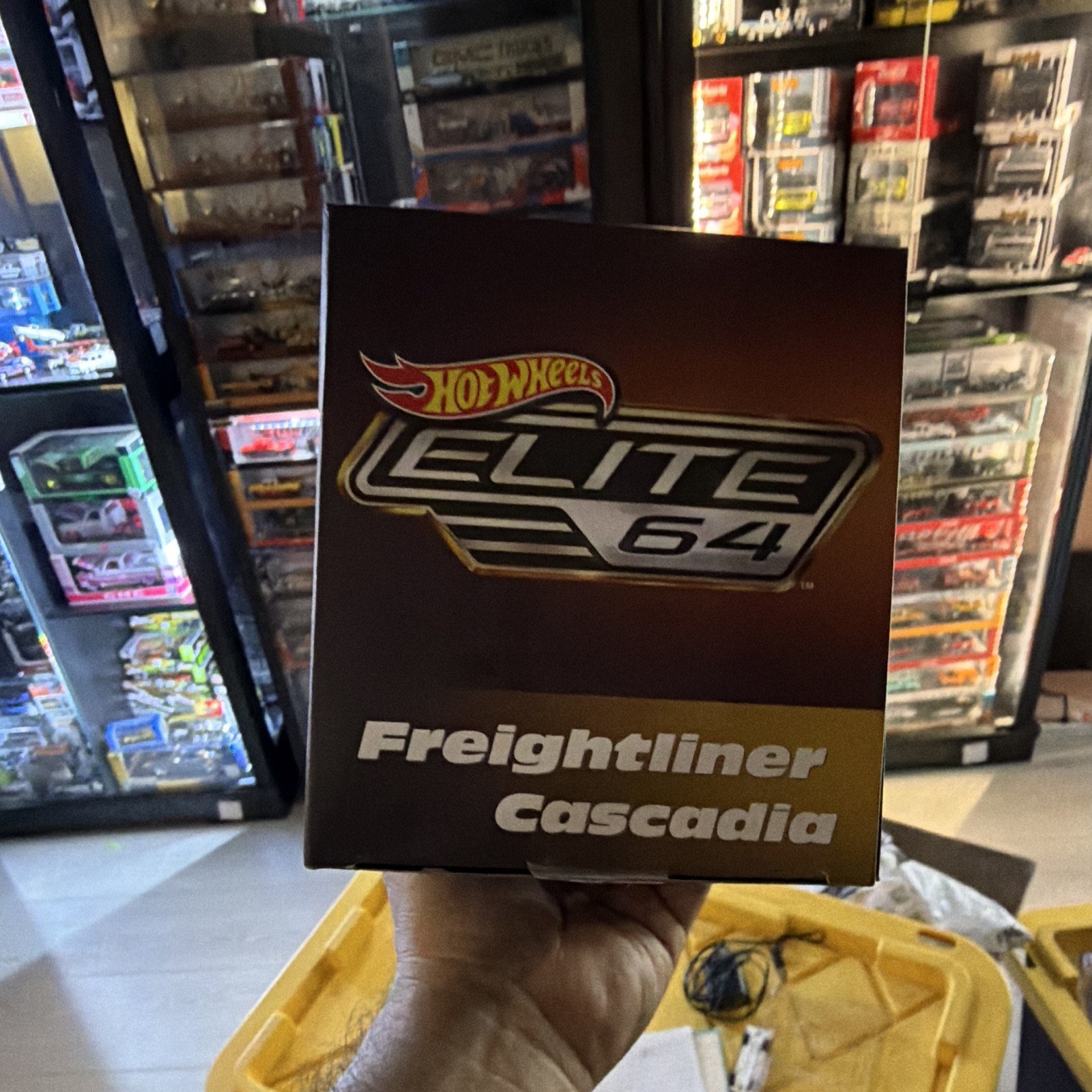 Hot Wheels Elite 64 Freightliner Cascadia Car Carrier 1:64 Diecast Black
