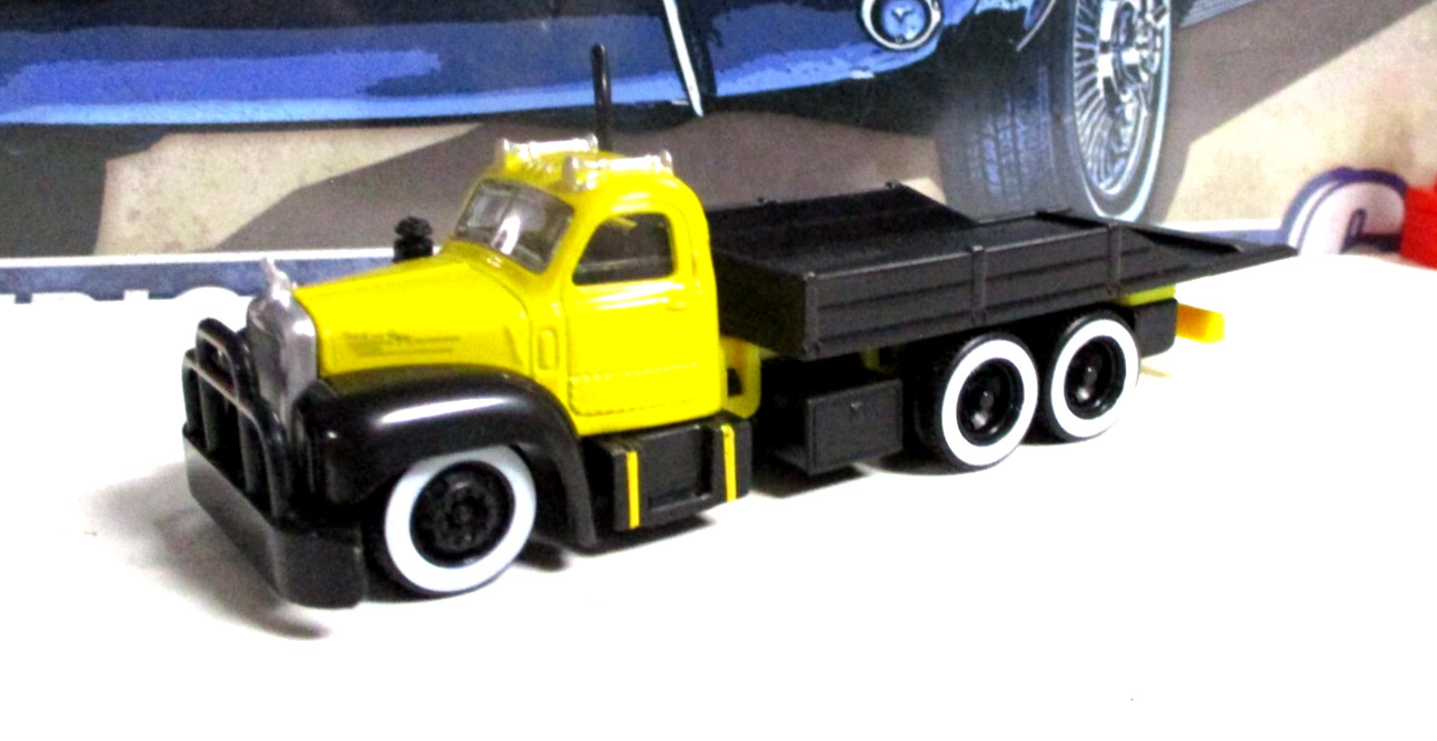 Maisto 1953 Mack B 61 Flatbed Transport New/Loose Metal/Plastic Rubber Tires!