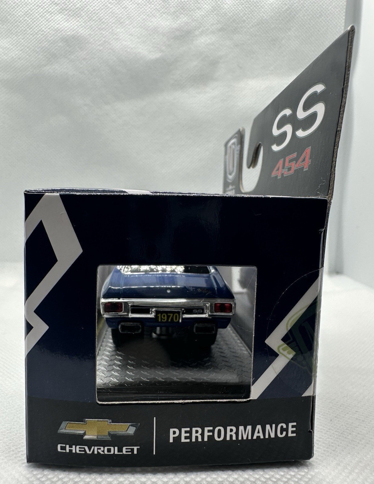 M2 Machines Chevrolet Performance 1970 CHEVROLET CHEVELLE SS 454 New R23