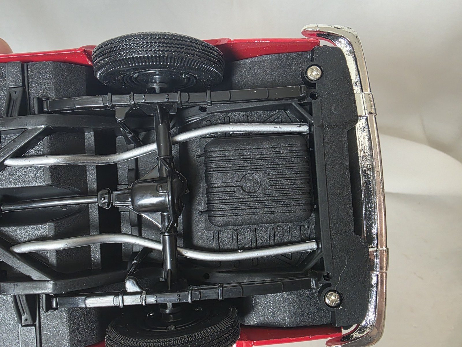 Road Tough – 1:18 Scale 1955 Red Tbird Removable Hard Top Convertible P24