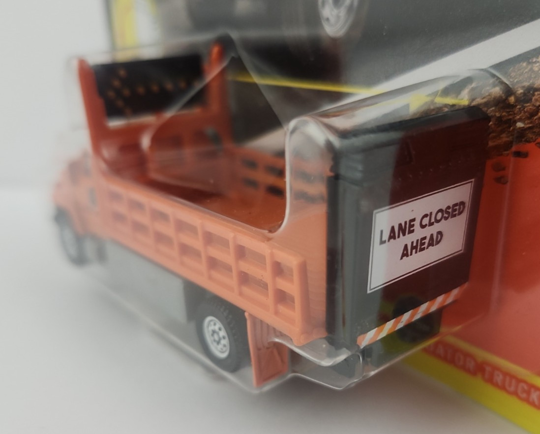 2 Matchbox Matchbox GMC 3500 Attenuator Truck Orange Yellow Working Rigs
