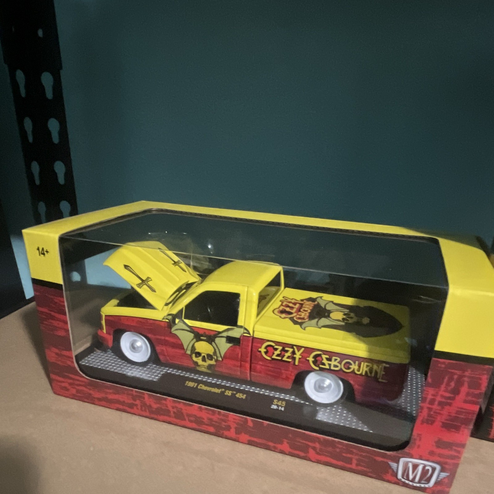 M2 Machines 1:24 1991 Chevrolet SS 454 Pickup Ozzy Osbourne and 1976 GMC Sierra