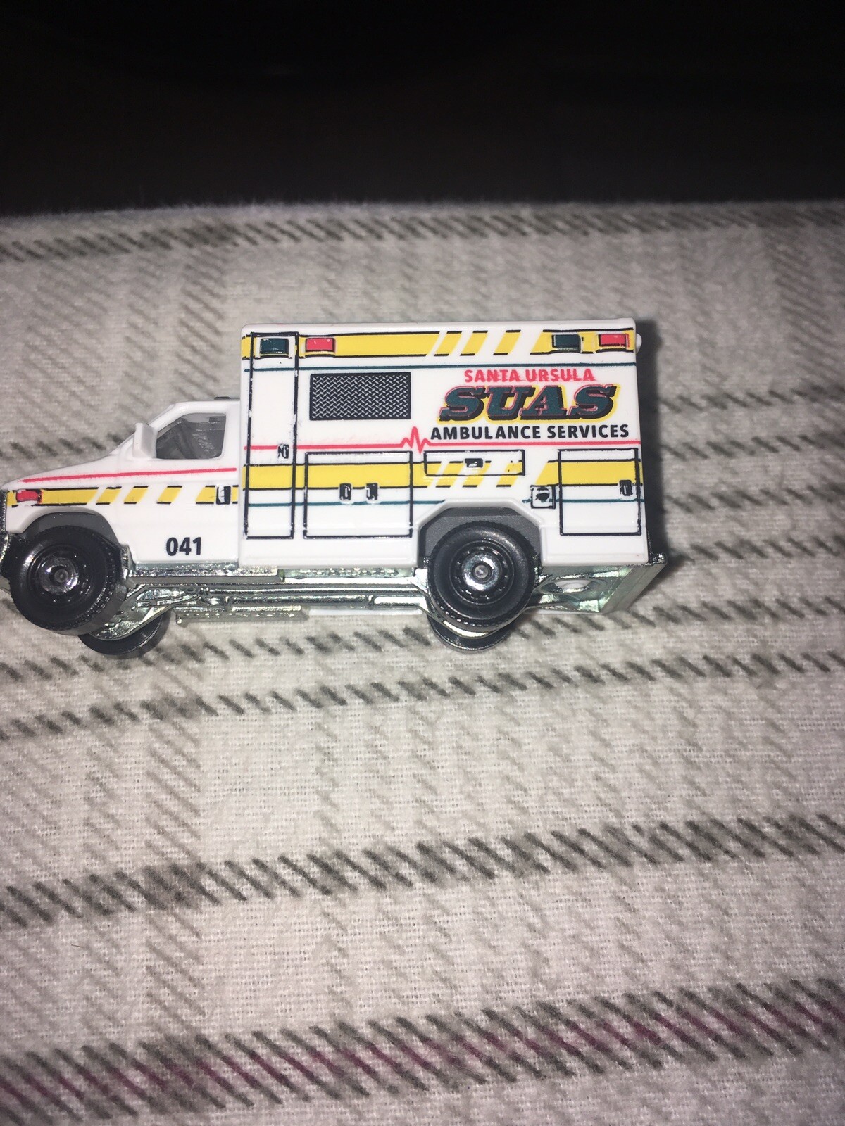 Matchbox Ford E-350 E350 Ambulance Santa Ursula SUAS 2009 MB944 car diecast 041