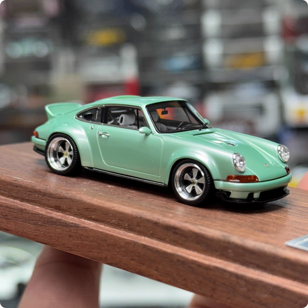 Deepmaker 1:64 Porsche 911 964 singer dls resin car model ornaments
