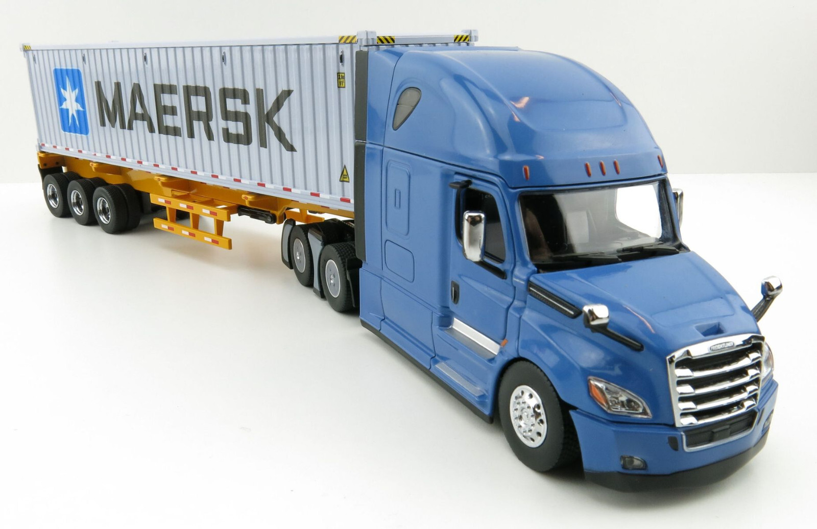 Diecast Masters 71048 Freightliner Cascadia Blue Skel 40ft Sea Container 1:50