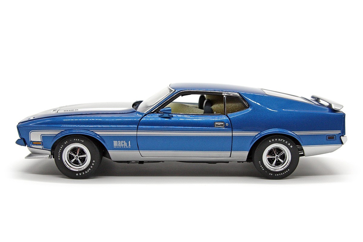 1971 Ford Mustang Mach 1 (1:24) Bright Blue Metallic Diecast (Unsealed), by DM