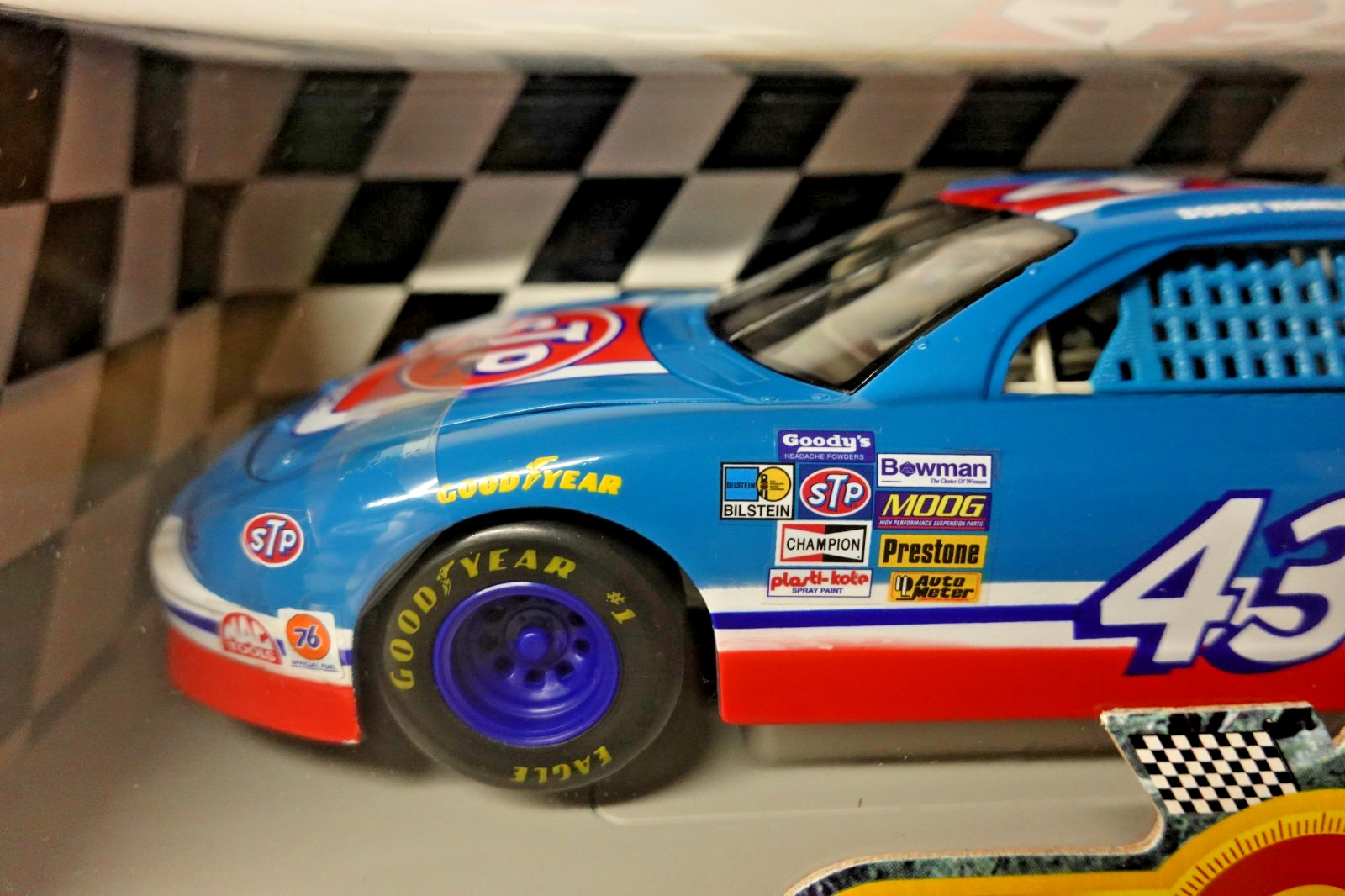 ERTL 7805 RICHARD PETTY STP 25TH ANNIVERSARY AMERICAN MUSCLE 1:18 SCALE N.I.B.
