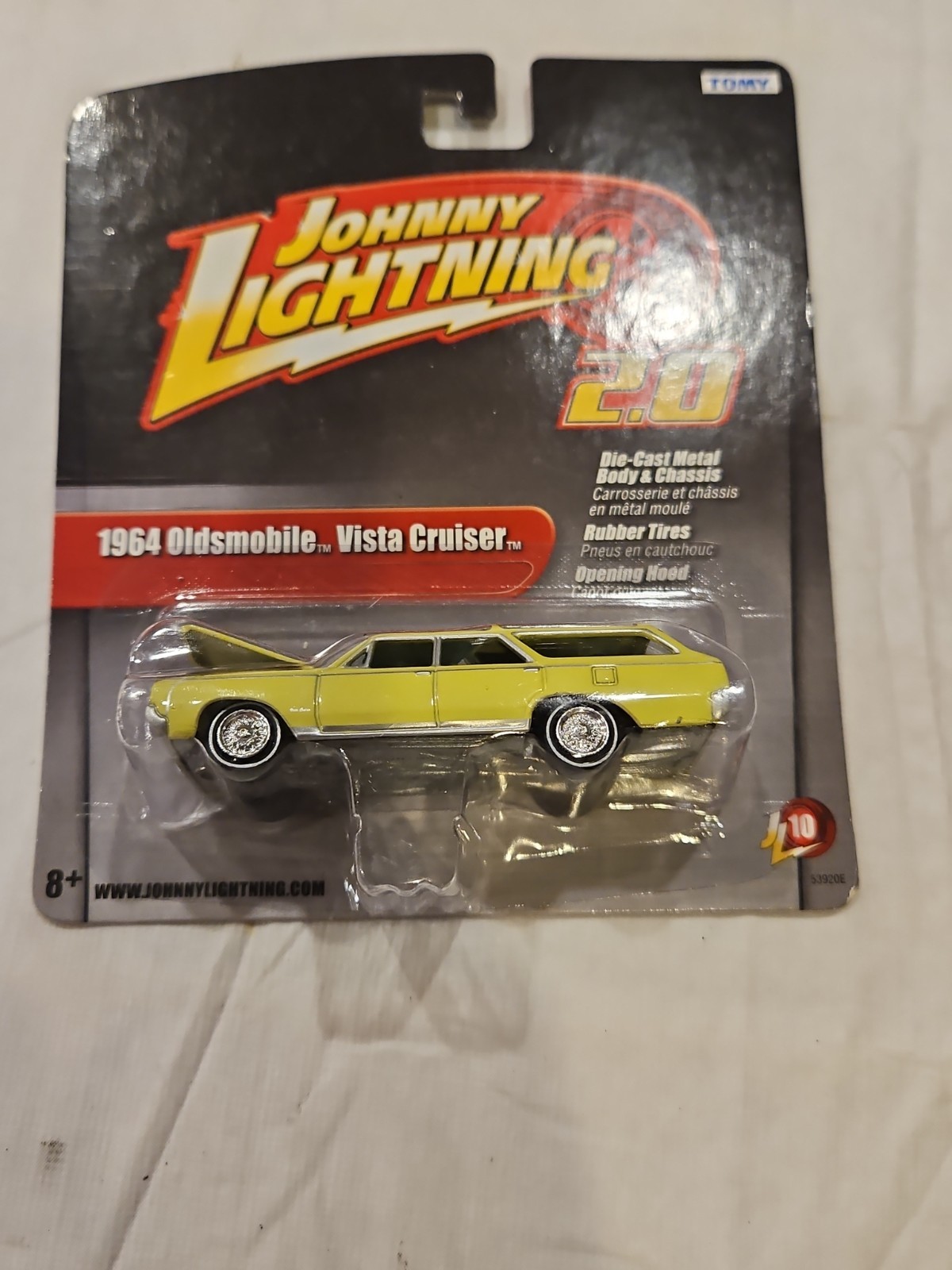 Johnny Lightning 2.0 1964 Oldsmobile Vista Cruiser *Yellow* w/ Rubber Tires