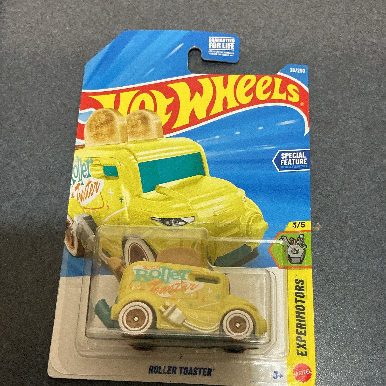 hot wheels roller toaster, experimotors series, diecast, 1:64, yellow 2025