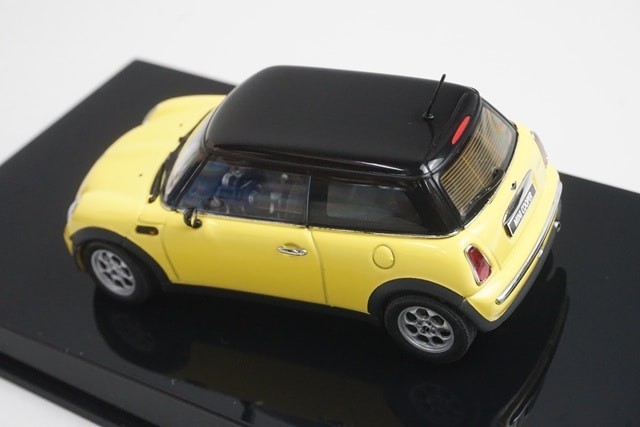 1:43 AUTOart 54826 BMW Mini Cooper Yellow model car