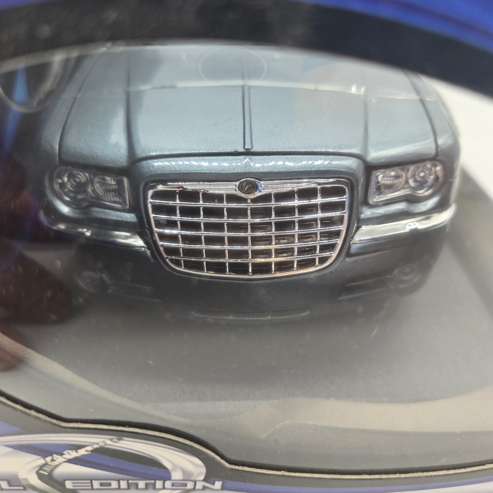 Maisto 1/18 Scale 2005 Chrysler 300C Hemi Special Edition – Metallic Silver/Gray