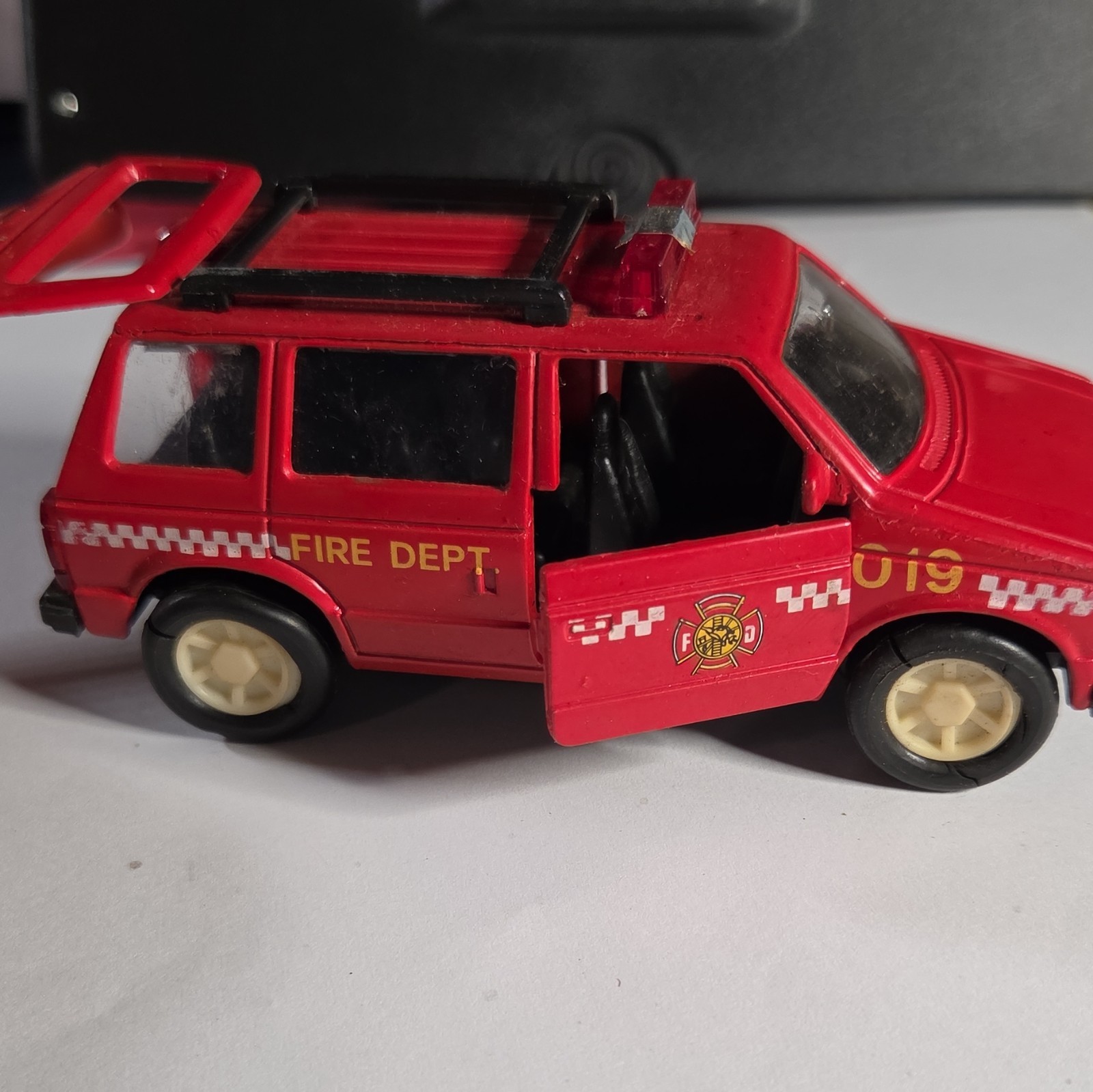 Fire Dept Diecast SUV Fire Vehicle Toy Red/White Opening Doors