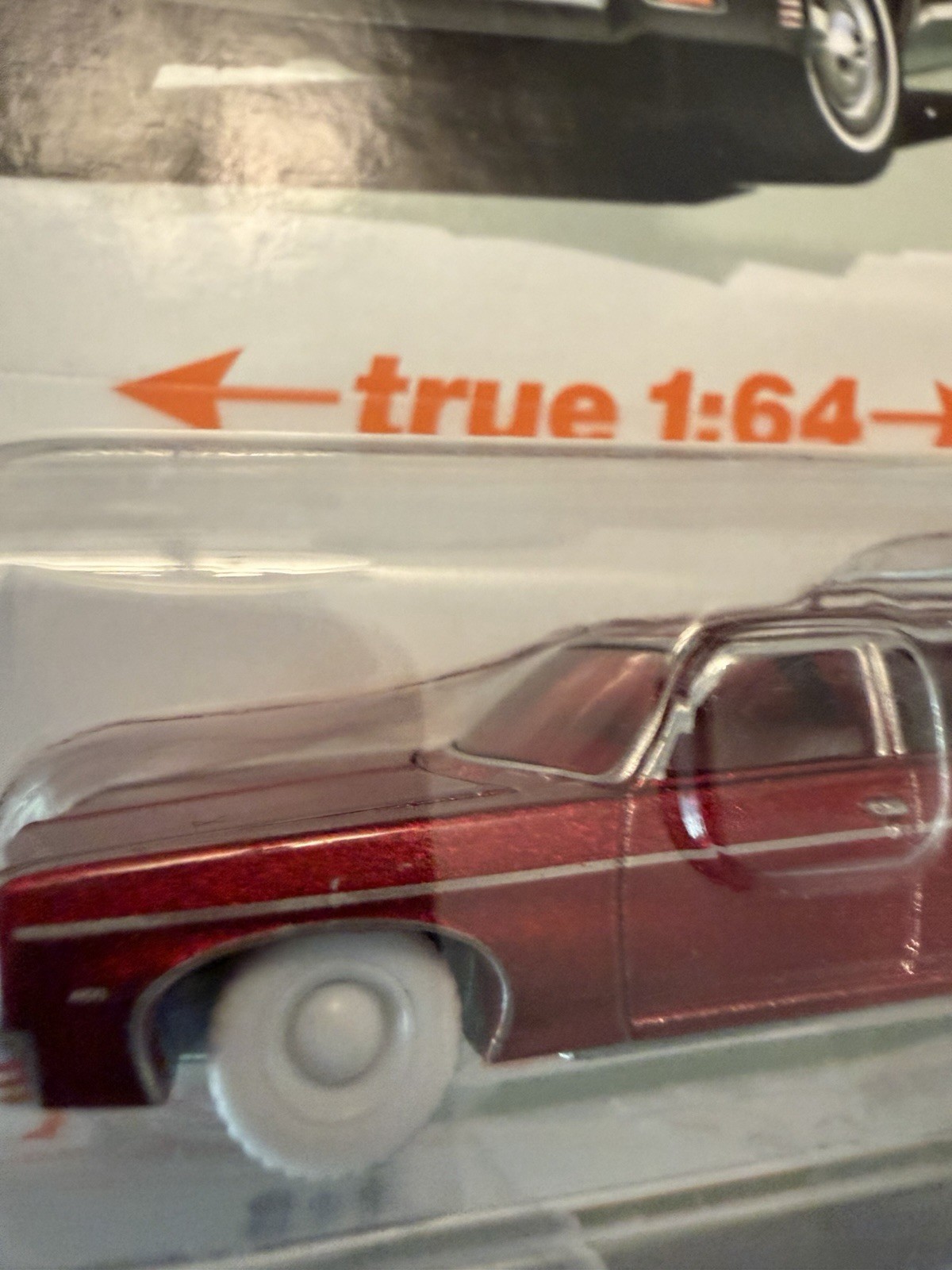 Auto World Muscle Wagons 1970 Chevy Kingswood Estate 1:64 White Lightning Chase