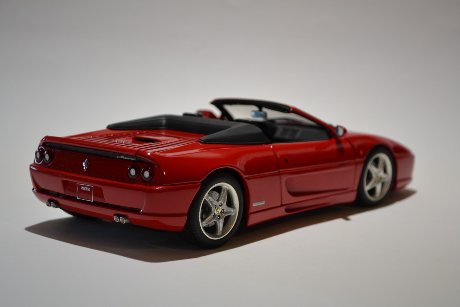 1/18 UT Models Ferrari 355 Spider Rosso Corsa No Box
