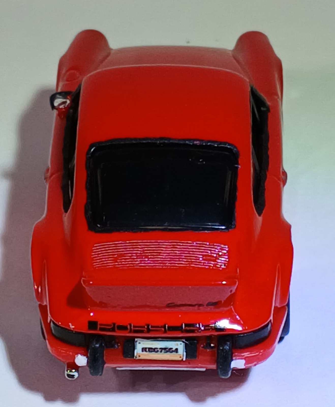 Hot Wheels Factory Fresh Porsche 911 Carrera RS 2.7 Red 1:64 Real Riders- Inter.