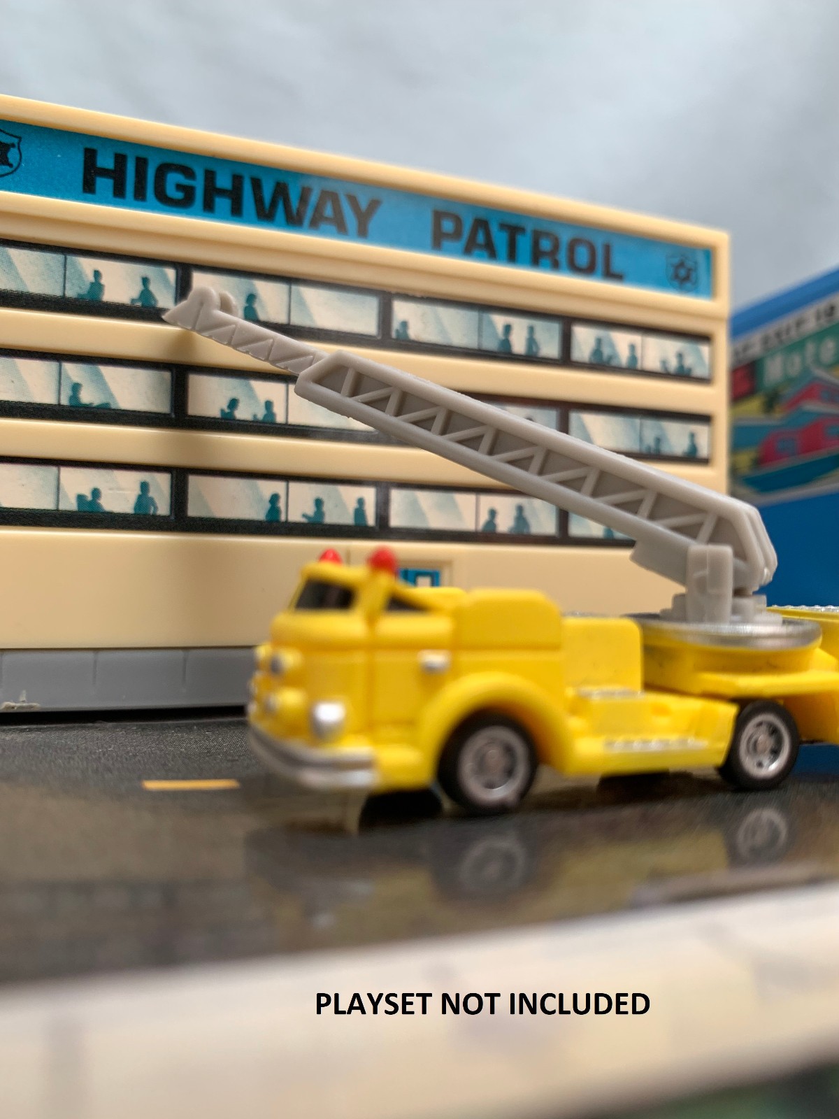 MICRO MACHINES SIZE N SCALE ARIAL FIRE LADDER TRUCK 1997 HOT WHEELS PLANET