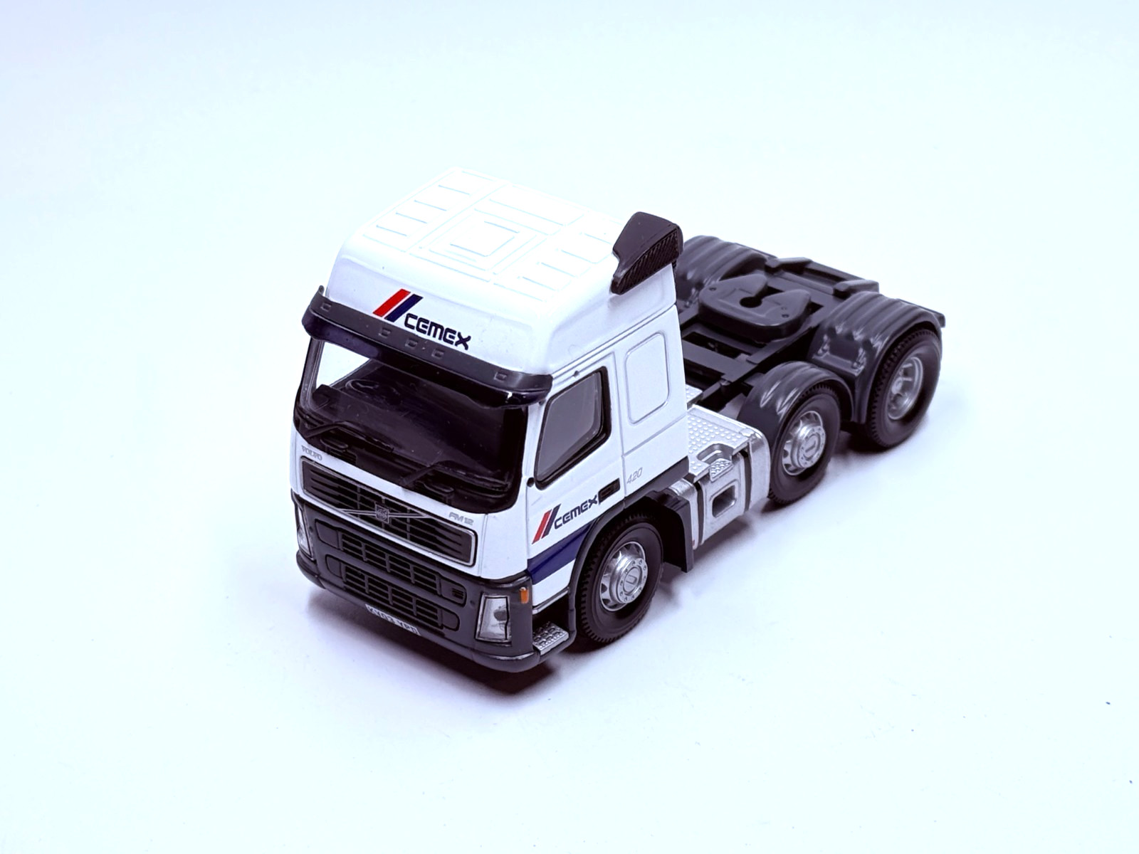 CORGI VOLVO FM TRACTOR UNIT MODEL ONLY CEMEX 1:50 SCALE CC13518