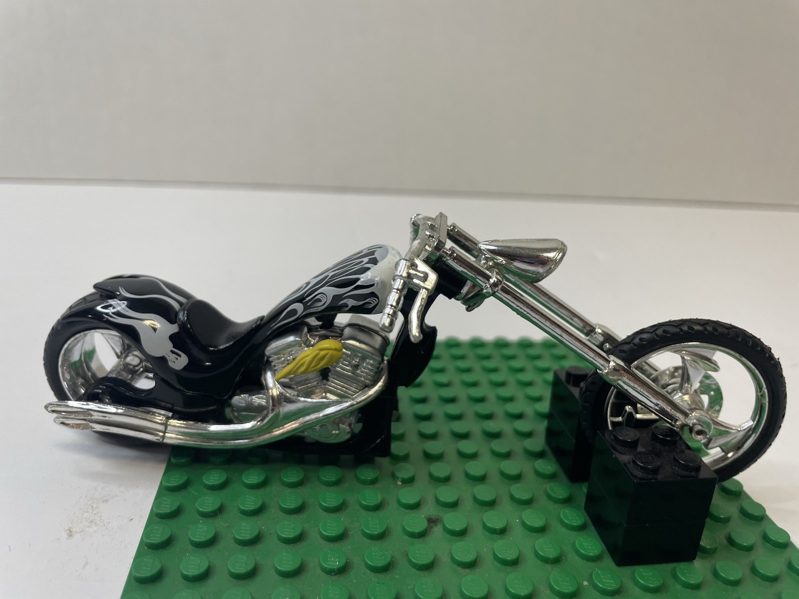 Iron Choppers Motorcycle 1:18 Die Cast Plastic Black